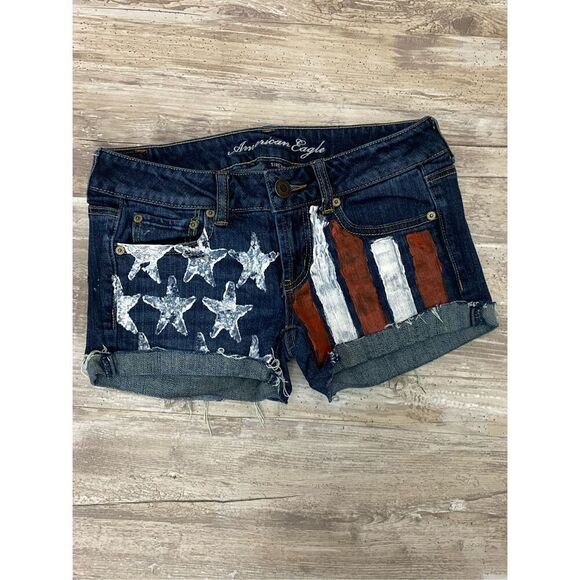 American Eagle Boyfriend Denim Jean Shorts Stretch Flag Stars Women’s Sz 2 - Picture 1 of 5